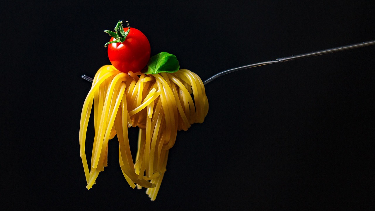 spaghetti, pasta, noodles, italian, eat, food, carbohydrates, cook, lunch, italy, vegetarian, meal, nutrition, tasty, delicious, fork, cutlery, italian food, italian cuisine, food photography, pasta, pasta, food, food, food, food, food